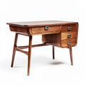 Houten bureau met drie lades en een afmeting van 120 x 60 x 75cm